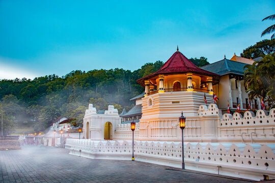 Temple of the Tooth, Kandy