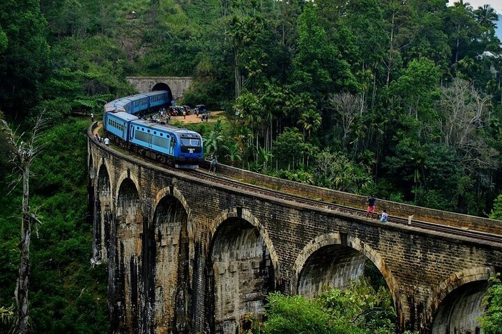 Kandy To Ella Scenic Train Day Tour